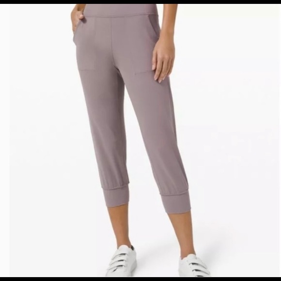 *SOLD* Lululemon align jogger crop - size 4 - Picture 2 of 5